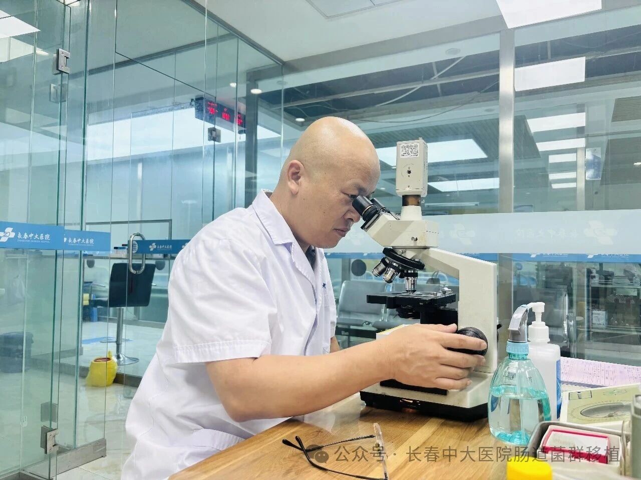 昌吉回族自治州|高朋磊医师：左手男科临床，右手肠道菌群移植深入研究